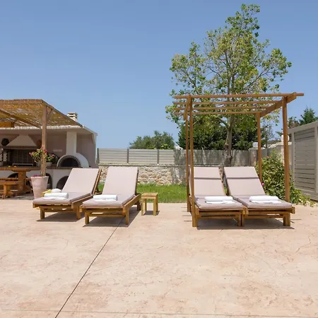 Villa Dandelion Stone House *